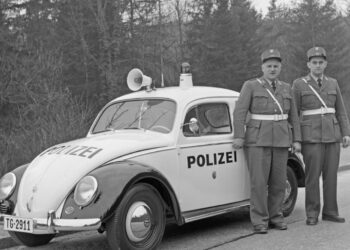 In 10 Bildern durch die Geschichte der Ostschweizer Polizeiautos