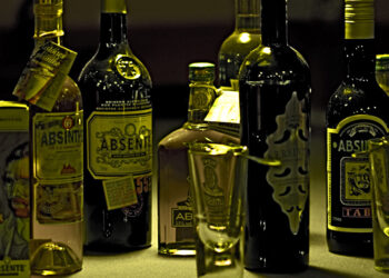 „Grüne Fee“ und Geheimnisse: Eine Zeitreise durch die faszinierende Welt des Schweizer Absinthes